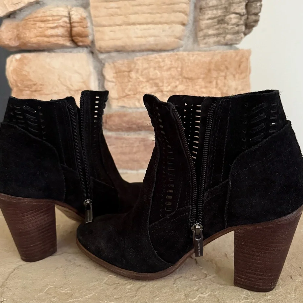 Vince Camuto super cute